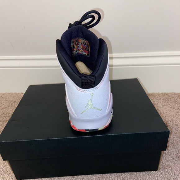 Air Jordan 10 Retro SE Barely Volt - Picture 6 of 8